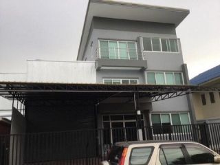 รหัสC5754 ให้เช่าโฮมออฟฟิศ 3ชั้น พร้อมโกดังเก็บของ ถนนพหลโยธินฝั่งขาเข้า ซอยคลองหลวง26 ปทุมธานี