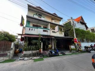 ขายที่ดินพร้อมอาคาร  ใกล้ประตูเชียงใหม่ ขายต่ำกว่าราคาประเมิน