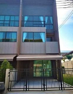 EPL-HR2643 ให้เช่าทาวน์โฮม 3 ชั้น หลังมุม ซอยเสรีไทย 52 สไตล์ Penthouse โครงการบ้านกลางเมือง ลาดพร้าว-เสรีไทย  3 ห้องนอน 3 ห้องน้ำ