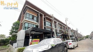 #ขายด่วนทาวน์โฮม 3 ชั้น 28ตร.ว.  #แปลงมุม  ตกแต่งครบพร้อมอยู่ ใกล้Mrt บน ถ.สามวา สุวินทวงศ์ มีนบุรี โครงการ RNP เพลส รามอินทรา - สุวินทวงศ์