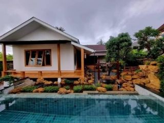 ให้เช่า 85,000 บาท ขาย 12 ล.เท่านั้น พูลวิลล่าชั้นเดียว ท่าศาลา อำเภอเมือง ตกแต่งสวนสไตล์ญี่ปุ่น ใกล้โรงเรียนนานาชาติ Unity Concord / ABS