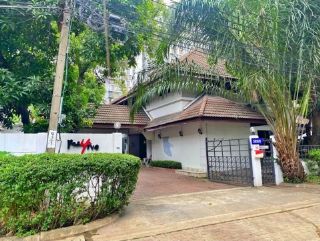 [A749]ให้เช่า 80k บ้านเดี่ยว ทำเลเลียบด่วน-รามอินทรา ถนนประชาอุทิศ 8  เขตวังทองหลาง ใกล้ถนนประชาอุทิศ เพียง 150 เมตร เหมาะทำสำนักงาน ออฟฟิศ