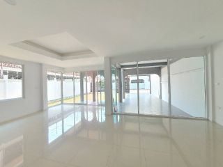 ขายด่วนโฮมออฟฟิศ 3 ชั้น  ใจกลางเมือง รีโนเวทใหม่ทั้งหลัง ติดถนน ใกล้รถไฟฟ้า เดินทางได้สะดวกสบายใกล้  เขตบางเขน กรุงเทพมหานคร
