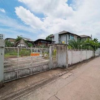 ขายที่ดิน 102 ตรว. พร้อมบ้านไม้เก่า 2 ชั้น ซอยตากสิน 12 ย่านวงเวียนใหญ่ ใกล้ BTS วงเวียนใหญ่ และโพธิ์นิมิตร