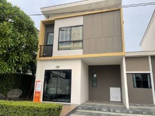 ขาย ทาวน์โฮมแฝด The Connect รังสิต-คลอง 2 อยู่ต้นซอย 35.7 ตร.ว 4 ห้องนอน หลังมุม ตกแต่งครบ เป็นบ้านตัวอย่าง ใกล้ฟิวเจอร์ปาร์ค รังสิต