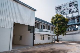 WW516M ขาย บ้านเดี่ยวพร้อมโกดัง ซอยปรีดีพนมยงค์ 26 เหมาะสำหรับทำบ้านพัก ออฟฟิศ โกดัง ในที่เดียวกัน
