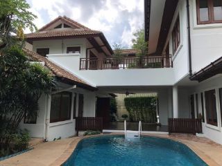 EPL-HR2669 ให้เช่าบ้านเดี่ยว2ชั้น ใกล้ศุนย์วิจัย14 ซ.ยืนยง ถนนเพชรบุรี 3 ห้องนอน 4 ห้องน้ำ เนื้อที่ 330 ตารางวา  พื้นที่ใช้สอย 400 ตารางเมตร