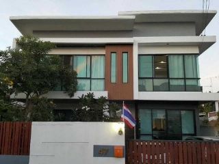 EPL-HS0872 ขายบ้านเดี่ยว 2 ชั้น  ย่านลาดพร้าว โชคชัย 4 เลียบด่วน พื้นที่ 460 ตรม.พร้อมเฟอร์นิเจอร์ 5 ห้องนอน 4 ห้องน้ำ​ เนื้อที่ 98 ตารางวา