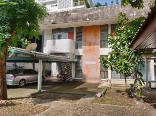 WW732Y  ขาย บ้านเดี่ยว 2 ชั้น เน้นขายที่ดิน ถนนเอกมัย ซอย10 แยก2