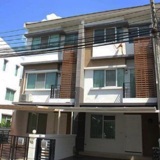 EPL-HR2672 ให้เช่าทาวน์โฮม 3 ชั้น  ใกล้ The Paseo ลาดกระบัง ทาวน์พลัส อ่อนนุช-ลาดกระบัง 3 ห้องนอน 3 ห้องน้ำ พื้นที่ใช้สอย 150 ตารางเมตร