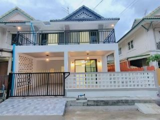 หมู่บ้านพฤกษาบี รังสิต-คลอง3  ทาวน์เฮ้าส์ 2 ชั้น  บ้านต่อเติมหน้าหลังครัวเคาเตอร์ สวยทั้งหลัง