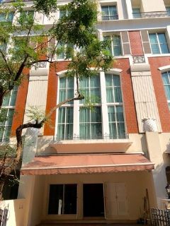 WW626A ขาย ทาวน์โฮม 4 ชั้น หมู่บ้านกลางกรุง บริทติช ทาวน์ ทองหล่อ ติดถนนใหญ่ทองหล่อ ซ.สุขุมวิท55