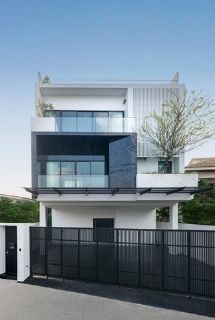 WW924Y  บ้านหรู 3 ชั้น สไตล์โมเดิร์น ซอยเอกมัย 10 แยก 6 (สุขุมวิท 65)