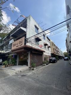 ให้เช่าอาคารพาณิชย์ 3 ชั้นห้องหัวมุม ซอยเซ็นหลุยส์ 3 ริมถนนใหญ่ ทำเลทอง ตัวตึกโดดเด่น โปร่ง ร่มรื่น ใกล้ BTS เซ็นหลุยส์ 800 เมตร