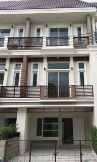 ขายทาวโฮม 3 ชั้น ถนนสุคนธสวัสดิ์ 38 โครงการพรีเมี่ยมเพลส 3 ห้องนอน 4 ห้องน้ำ พื้นที่ใช้สอย 185 ตรม. เนื้อที่ 21 ตร.วา ย่านเกษตรนวมินทร์