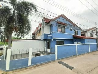 ขายบ้านเดี่ยว2 ชั้นรีโนเวทใหม่ทั้งหลัง ราคาถูก ใกล้มอเตอร์เวย์