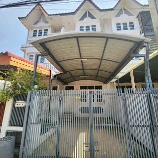 ทาวน์โฮม 3 ชั้น ซ.นาคนิวาส 37 : 21.2 ตร.ว. 168 ตร.ม., 4 นอน / 3 น้ำ, ตกแต่งใหม่ ใกล้เซ็นทรัลอีสต์วิลล์