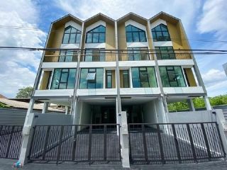 ขายพร้อมผู้เช่า โฮมออฟฟิศ 4 ชั้น ซ.วชิรธรรมสาธิต 60 พระโขนง : 20.8 ตร.ว. 237 ตร.ม.