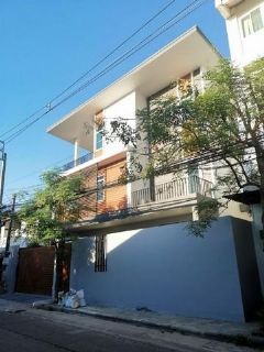 ให้เช่าบ้านเดี่ยว 3ชั้น ย่านถนนประชาชื่น 6 ห้อง 3 ห้องน้ำ พื้นที่ใช้สอย​ 290​ ตารางเมตร  แอร์ 8 เครื่อง เหมาะอยู่อาศัยและทำโฮมออฟฟิศ