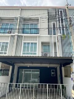 ให้เช่าทาวน์โฮม 3 ชั้น พัฒนาการ38 โครงการพาทิโอ พัฒนาการ 3 ห้องนอน 3 ห้องน้ำ พื้นที่ใช้สอย 180 ตรม. ใจกลางเมือง ใกล้ทองหล่อ