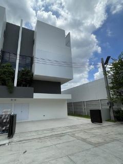 ให้เช่าบ้านเเฝด 3.5 ชั้น ใกล้สนามบินดอนเมือง โครงการอาคิน วิภาวดีรังสิต 3 ห้องนอน 4 ห้องน้ำพื้นที่ใช้สอย 270 ตรม.   ARKIN VIBHAVADI 84
