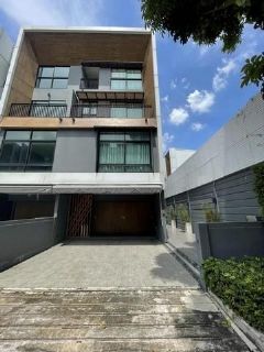 ขายทาวน์โฮม 3.5 ชั้นหลังมุม ซอยสตรีวิทยา 2โครงการ Arden ลาดพร้าว 71 ขนาด 3 ห้องนอน 4 ห้องน้ำ พื้นที่ใช้สอย 185 ตารางเมตร