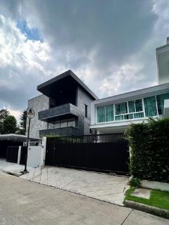 LV52396 ขายบ้านสร้างใหม่ พร้อมสระว่ายน้ำส่วนตัว บนถนนรัชดาภิเษก ใกล้สี่แยกวงศ์สว่าง ใกล้ MRT วงศ์สว่าง