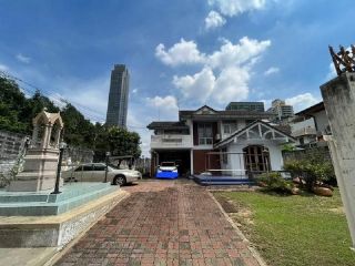 ขายบ้านพร้อมที่ดิน ซ.ทองหล่อ 25 ถนนสุขุมวิท55 เนื้อที่ 136 ตรว.3 ห้องนอน 3 ห้องน้ํา เดินทางสะดวก ผังที่ดินสีน้ำตาล ย.9-19 ใกล้ BTS ทองหล่อ