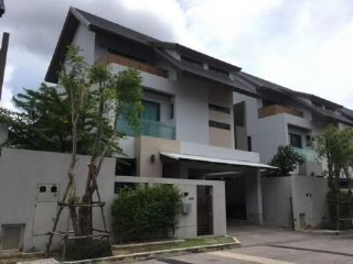 ให้เช่าบ้านเดี่ยว 3 ชั้น ทำเลเลียบด่วนเอกมัย-รามอินทราโยธินพัฒนา 11 ไพรเวท เนอวานา เรสซิเดนซ์ พื้นที่ใช้สอย 340 ตรม. 3 ห้องนอน 4 ห้องน้ำ