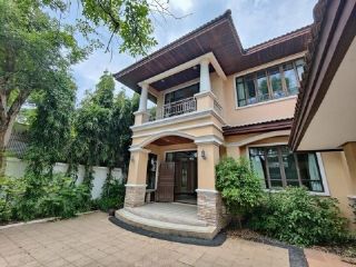 ให้เช่าบ้านเดี่ยว 2 ชั้น สุขุมวิท 63 ซอยเอกมัย 10 มี 4หองนอน 4ห้องน้ำ พื้นที่ใช้สอย 250ตรม. จอดรถได้ 2-4 คัน เหมาะอยู่อาศัยหรือทำโฮมออฟฟิศ