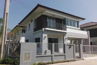 ให้เช่าบ้านเดี่ยว ถนนบางนา-วงแหวน (วงแหวนตะวันออก) หมู่บ้านเอโทล ลันตา รีสอร์ทไลฟ์ บางนา-วงแหวน 3 ห้องนอน 2 ห้องน้ำ พื้นที่ใช้สอย 140 ตรม.