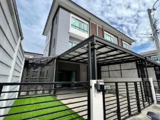 ให้เช่าทาวน์โฮม 3 ชั้น หลังมุม ลาดพร้าว 126  โครงการ เดอะ คอนเนค อัพ 3 พื้นที่ใช้สอย 165 ตรม. 3 ห้องนอน 3 ห้องน้ำ แต่งสวยพร้อมอยู่