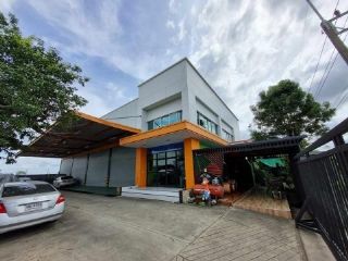 ให้เช่าโกดัง  รังสิต คลอง 9 ธัญบุรี ขนาดที่ดิน1 ไร่ พื้นที่ใช้สอยรวม 800 ตร.ม มีออฟฟิศ 2 ชั้น บ้านพักคนงาน 4 ห้อง จอดรถได้หลายคัน