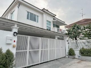 ขายบ้านเดี่ยว 2 ชั้น  ลาดพร้าว 71 สังคมสงเคราะห์ 24 รีโนเวทใหม่ เนื้อที่ 60 ตร.ว. พื้นที่ใช้สอย ประมาณ 180-200 ตรม. 3 ห้องนอน 3 ห้องน้ำ