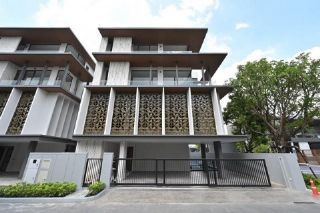 ขายบ้านเดี่ยว Luxury Pool Villa หลังมุม 3.5 ชั้น ย่าน อาร์เทล อโศก-พระราม 9 พร้อมลิฟต์ และสระว่ายน้ำส่วนตัว พื้นที่ใช้สอย 547 ตรม