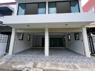 WW117F ขาย บ้านเดี่ยว 3 ชั้น ซอยสุขุมวิท 65 ( เอกมัย 10 ) เดินเพียง 10 ก้าว ถึงปากซอย