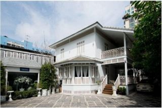 LV52478 ให้เช่าบ้านเดี่ยว 2 ชั้น พร้อมที่ดิน บริเวณสี่พระยา ถนนทรัพย์ บางรัก บ้านไม้โบราณ 2 ชั้น ได้รับรังวัลอาคารอนุรักษ์เมื่อปี 2561