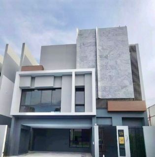 LV52582 ให้เช่า Bugaan krungthep kreetha บ้านเดี่ยว 3 ชั้น หรูทันสมัย มีลิฟท์ วิวสระว่ายน้ำ พร้อมเข้าอยู่