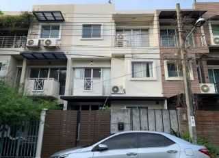 LV52580 ให้เช่า ทาวน์เฮ้าส์ 3 ชั้น ครึ่ง ซอย นวมินทร์ 135 หมู่บ้านไพรเวทวิลล่า หลังบ้านวิวสวยและสระว่ายน้ำ