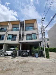 LVPU52672 ขาย บ้านทาวน์โฮม 3 ชั้น เดอะ แคนวาส สุขุมวิท-สำโรง ใกล้ บีทีเอสสำโรง เชื่อมต่อไปรถไฟฟ้าสายสีเหลือง
