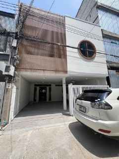 LV52791 ให้เช่า บ้านเอกมัย ซอย 2 สถานีรถไฟฟ้าเอกมัย เฟอร์นิเจอร์พร้อมอยู่ ใกล้ BTS เอกมัย