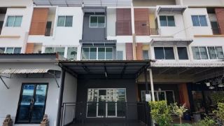 ขายทาวน์เฮ้าส์ 3 ชั้น   โครงการ ปริญ รามอินทรา-วัชรพล  เขตบางเขน กรุงเทพฯ ห่างจาก ตลาดนัดเลียบด่วนรามอินทรา 4.6 กม.