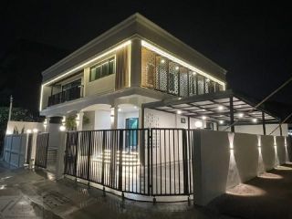 HS 1933 ขายบ้านเดี่ยวหลังมุม 66 ตรว. สไตล์ Modern Craftmanship นวมินทร์ 127 พร้อม Double Volume สูง 6 เมตร จอดรถ 6 คัน