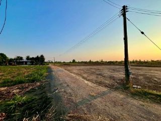 พื้นที่ดิน - ขนาดเท่ากับ 400 ตรว.  279000 THAI BAHT เดินทางง่าย สุพรรณบุรี