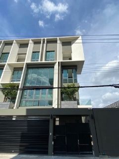 ให้เช่าโฮมออฟฟิศ 4 ชั้นจดทะเบียนได้  พร้อมลิฟท์โดยสารส่วนตัว ใกล้ สถานีรถไฟฟ้าศรีนุช ซอยอ่อนนุช64 โครงการ มิสต์ อ่อนนุช-ศรีนครินทร์