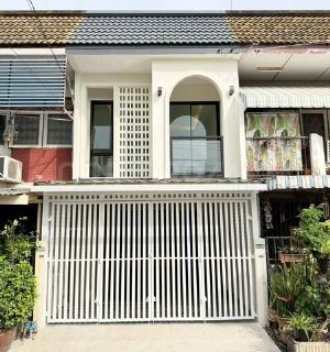 ขายทาวน์เฮ้าส์ 2 ชั้น ซอยเสนานิคม 1 ขนาด 19.6 ตรว 2นอน 2น้ำ บ้านหันทิศตะวันตก ใกล้ห้างเมเจอร์รัชโยธิน