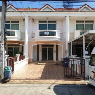 ขาย ทาวน์โฮม 2 ชั้นหมู่บ้านนิรันดร์สิริ3 ขนาดพื้นที่ 31.1ตารางวา  พท.ใช้สอย120ตรม.3ห้องนอน2ห้องนอน จอดรถในบ้าน1คัน หน้าบ้าน1คัน