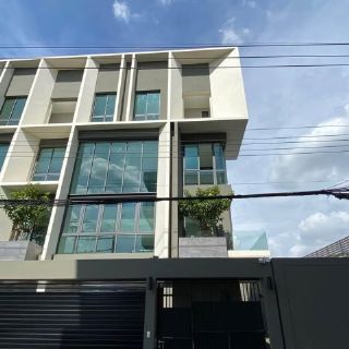 HR 9960 ให้เช่าและขายโฮมออฟฟิศ4ชั้น หลังมุม Myst อ่อนนุช ศรีนครินทร์ มีลิฟท์ ใกล้รถไฟฟ้าสายสีเหลือง ศรีนุช