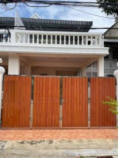 HR 9959 ให้เช่าทาวน์เฮาส์ 2ชั้น ซอยอุดมสุข51 ถนนสุขุมวิท103 ใกล้ รถไฟฟ้าสายสีแหลือง และBTSอุดมสุข