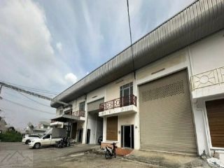 ให้เช่าโกดังพร้อมออฟฟิศ 600 ตร.ม. ซอยยิ่งเจริญ บางพลี สมุทรปราการ พื้นที่สีม่วง ขอ รง.4 ได้ ทำเลดี พร้อมใช้งาน